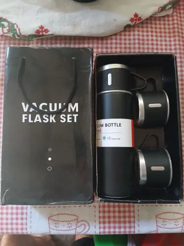 Garrafa térmica com 3 xícaras 