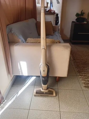Aspirador de pó,está sem o carregador