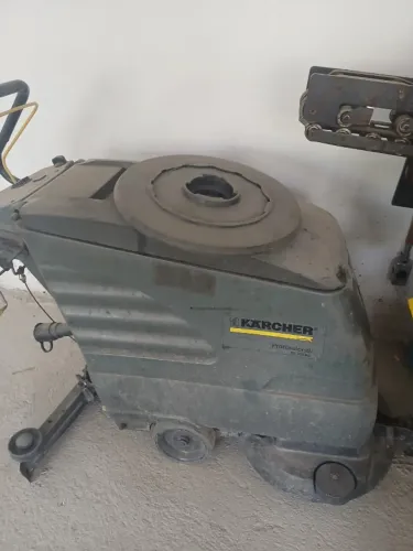 Vendo Lavadora de Piso Karcher BD 530 Elétrica