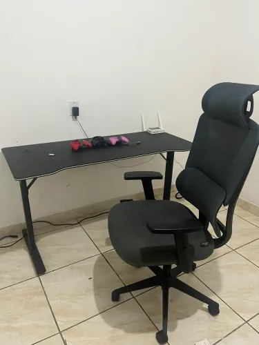 Mesa gamer + cadeira gamer + 3 controles analógicos USB