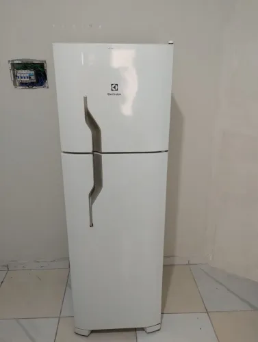 Geladeira semi nova Electrolux
