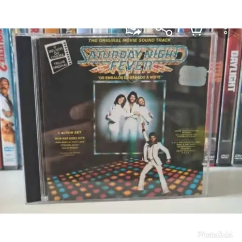 Vendo trilha sonora e dvd do filme Os embalos de sábado à noite