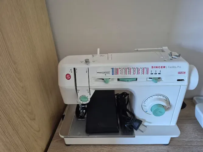 Máquina de costura 110v-Singer