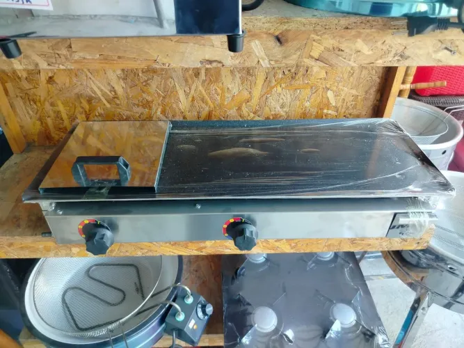 Chapa 80x30 À gas para preparar Hambúrgueres