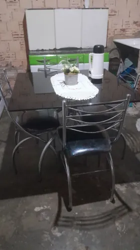 Mesa de vidro com 4 cadeiras inox 