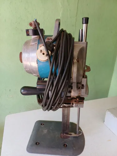 Maquina para corte de tecidos 