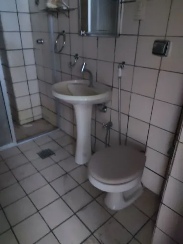 VENDO APARTAMENTO ED MONTEIRO LOPES FRENTE PRACA B CAMPOS