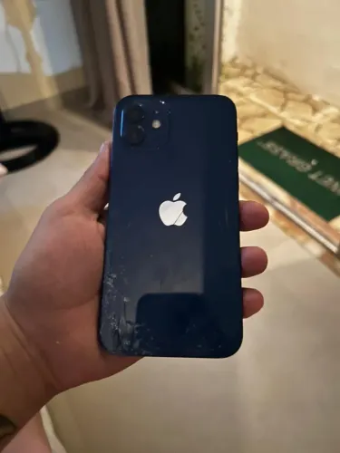 iPhone 12 traseira trincada 