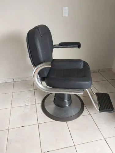 Cadeira de barbeiro reclinável