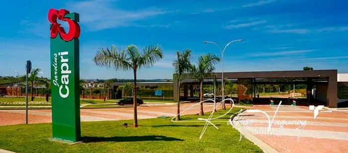Jardins Capri | Senador Canedo | 446 m² | Lote de esquina | Frente para área verde