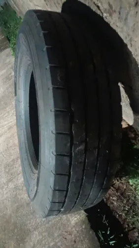 Pneu 295/80. R22.5