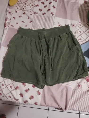 Desapego Short verde alta qualidade TAM: M