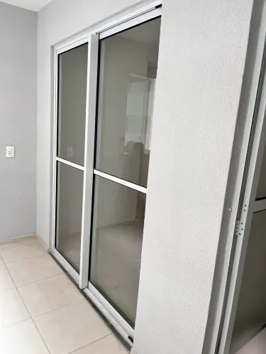 Porta de correr em alumínio branco - 2 folhas