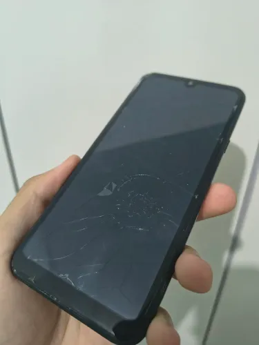 Celular LG K40s com defeito 