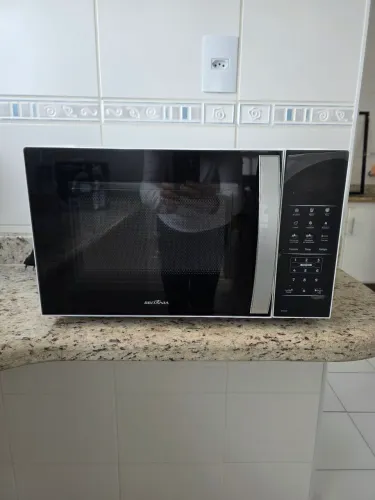 Micro-ondas Britânia 28 litros seminovo!