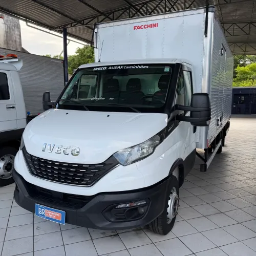 Iveco daily 65-170 2022/2022 unico dono Baú 6,20m sem uso