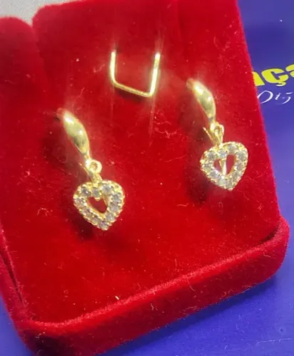 Brincos Coração Diamantes  Ouro 18 Kilates Peso 1.80 Gramas Coração 7.50 mm               