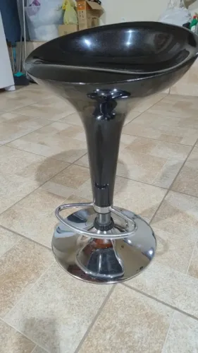 Vendo banqueta giratória (com defeito)