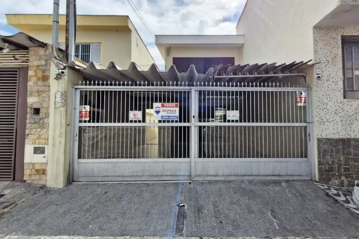 Sobrado para venda em Vila Baruel com 6 quartos, sendo 2 suítes, 240m²