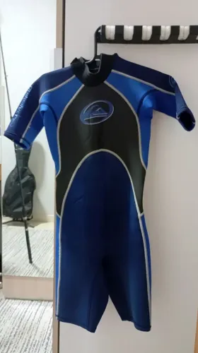 Roupa de surf Quiksilver 