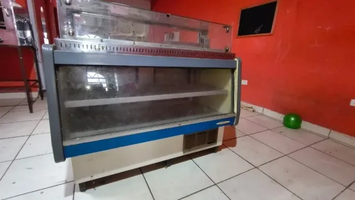 Balcão refrigerado com estufa