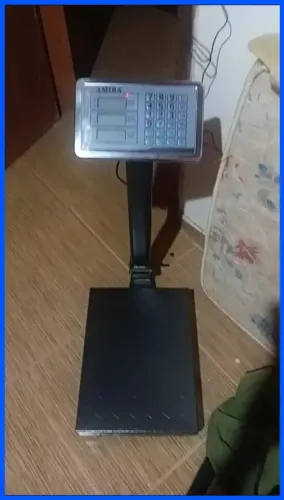 Balança Digital com Mastro e Bateria para Uso Profissional 200kg nova