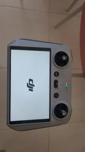 controle drone dji RC com tela intacta defeito na placa para retirada de peças