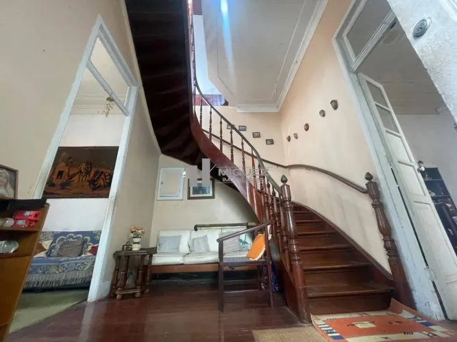 Casa Dupelx à Venda no Humaitá, Localizado na Charmosa Rua Viúva Lacerda! Apenas 900 Metro