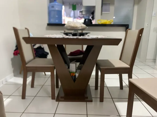 MESA COM CONJUNTOS DE 4 CADEIRAS