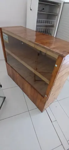 Balcão Expositor em Madeira - Elegância, Qualidade e Funcionalidade
