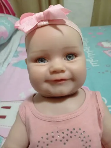 Bebê reborn de 50 cm vai com chupeta e mamadeira, usado mas em bom estado de conservação.