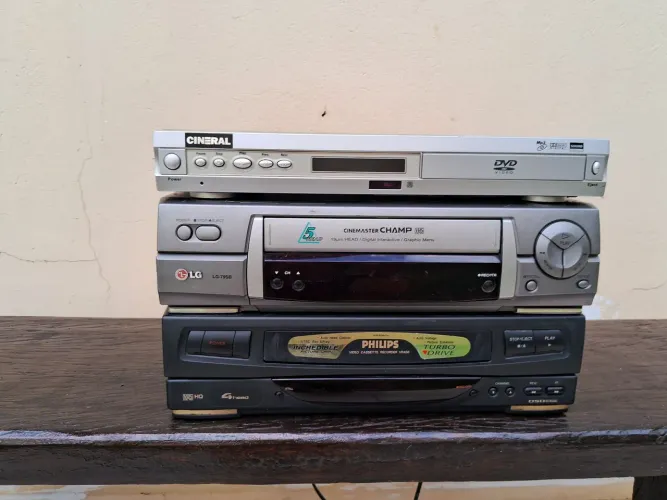 Video cassete e DVD 