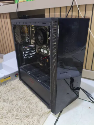 PC Gamer Ryzen 3 2200G / 8GB RAM HyperX / SSD NVMe 256GB / Redragon