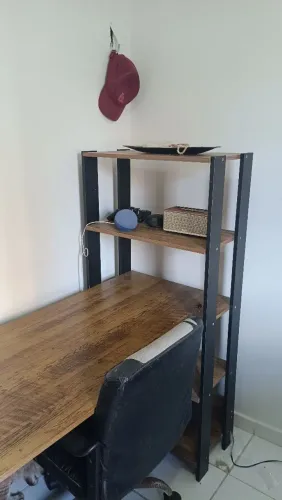 Escrivaninha com Estante Integrada Estilo Industrial