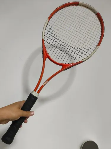 Raquete de Tênis Artengo 700 - Impecável!<br>?Marca/Modelo: Artengo 700 (Oxylane / Decathlon)