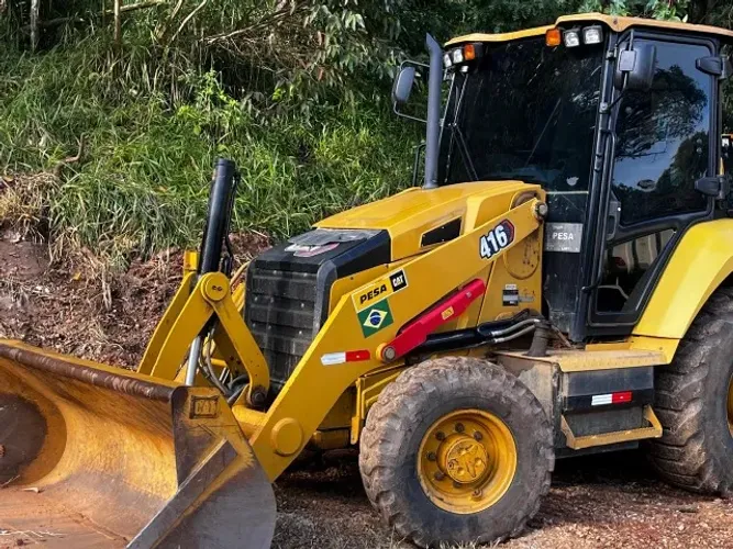 Retroescavadeira 4x4 Caterpillar Modelo SEM 416