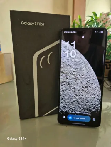 Samsung Galaxy Z Flip7 256GB (Impecável)