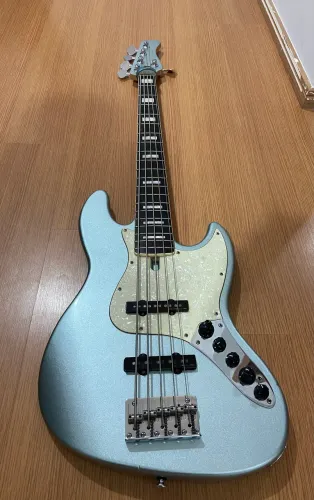 Baixo Sire Marcus Miller V7 Alder  2nd Gen Lake Placid Blue