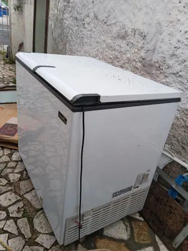 Freezer horizontal grande (com defeito)