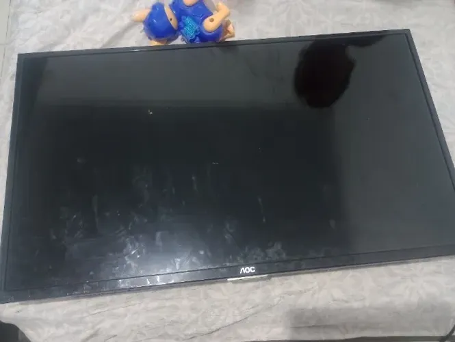 VENDO TV AOC 32 POLEGADAS ( COM PROBLEMA NO LED/ IMAGEM ) )