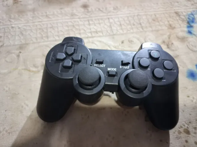 controle para gamer .nao sei se esta funcionando. serve para consertar ou retirada de