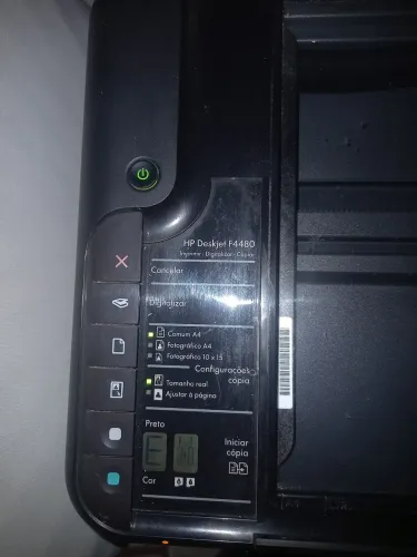 01 multifuncional HP deskjet f4480 com defeito de impressão 