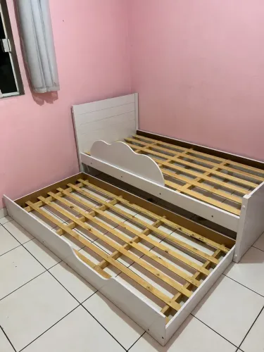 Cama solteiro 2 em 1 em ótimo estado