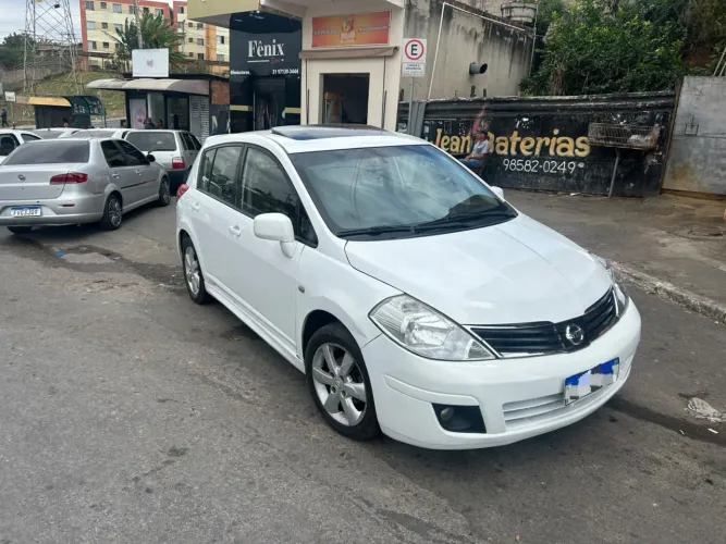 Nissan Tiida SL 1.8/1.8 Flex 16V Mec. 2013