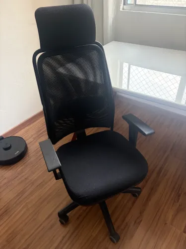 Cadeira de escritório em perfeito estado