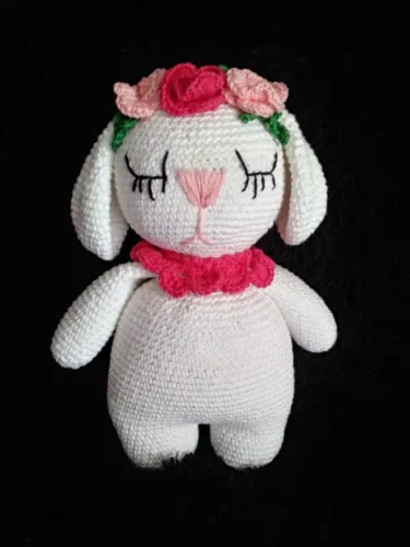 Coelha Branca em Crochê Amigurumi Páscoa Coelhinho Pelúcia