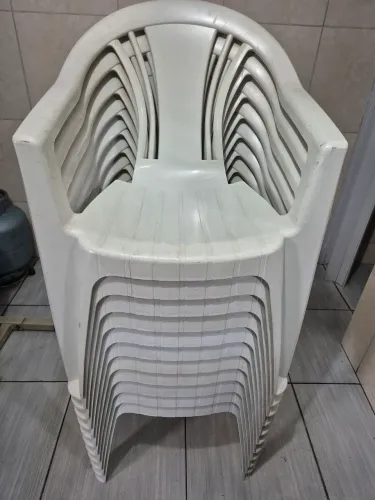 Cadeira plástica