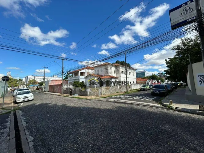 Vende-se Excelente Terreno Comercial de Esquina no Centro-Sul
