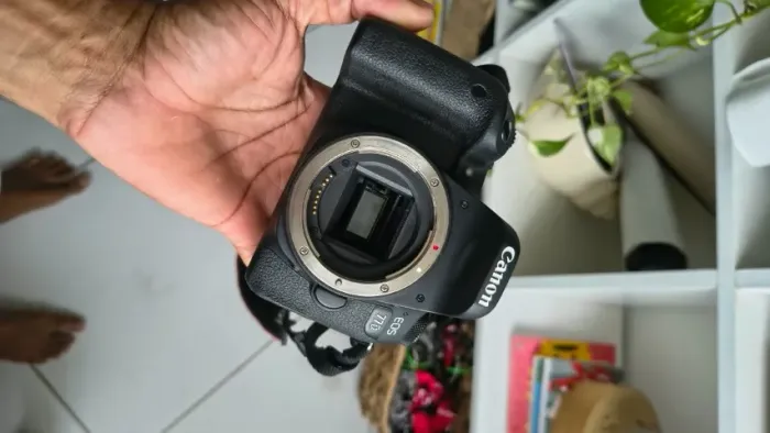 Camera Canon 77D