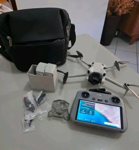Drone Dji mini 4 PRO combo fly more CONTROLE COM TELA